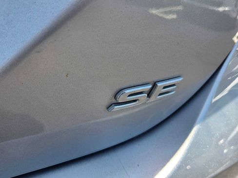 Used 2018 Toyota Camry SE w/ Moonroof Package FWD image 14