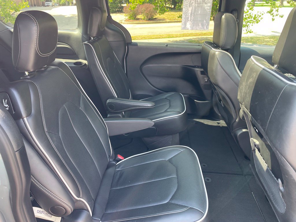 Used 2026 Chrysler Pacifica Limited FWD image 33