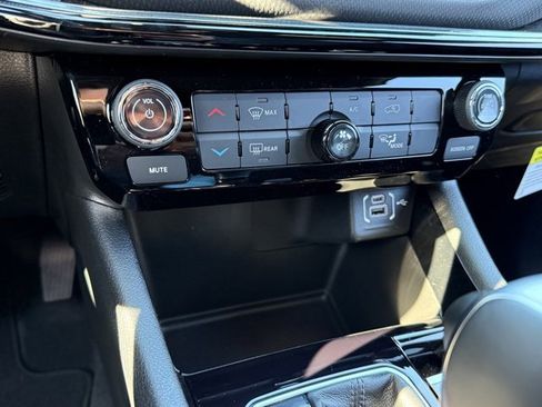 New 2026 Jeep Compass Latitude image 22