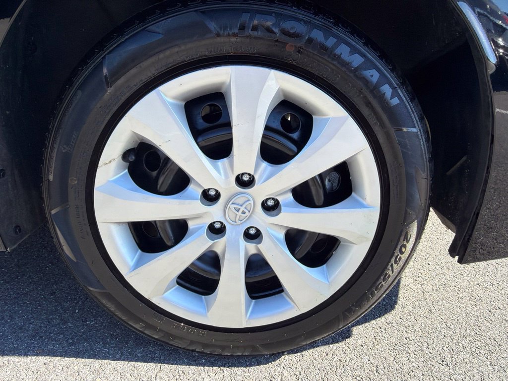 Used 2025 Toyota Corolla LE FWD image 32