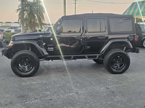Used 2018 Jeep Wrangler Unlimited Sahara AWD/4WD image 2