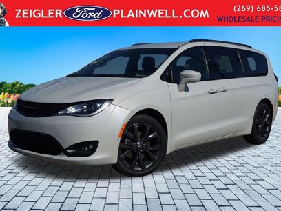 Used 2020 Chrysler Pacifica Touring w/ Advanced Safetytec Group