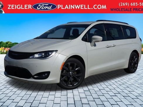 Used 2020 Chrysler Pacifica Touring w/ Advanced Safetytec Group FWD image 1