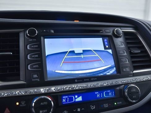 Used 2018 Toyota Highlander image 20