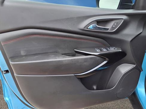 Used 2025 Chevrolet Trax RS w/ Sunroof Package image 12