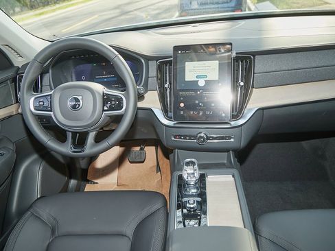 New 2025 Volvo XC90 T8 Plus w/ Protection Package Premier image 23