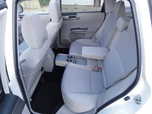 Used 2013 Subaru Forester 2.5X Premium w/ All-Weather Plus Pkg AWD/4WD image 32