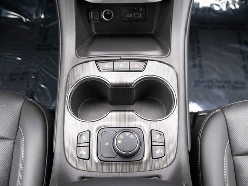 Used 2023 GMC Acadia SLT AWD/4WD image 5