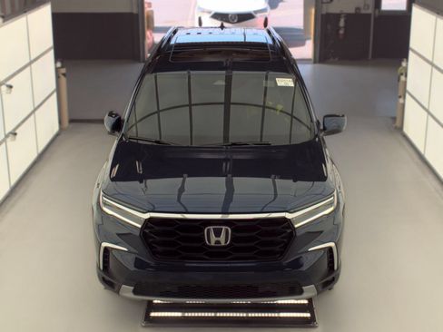 Used 2024 Honda Pilot Touring image 2