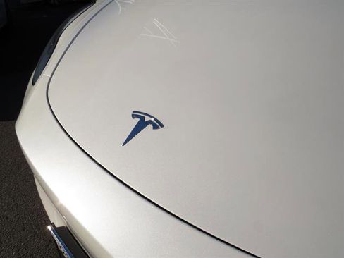 Used 2020 Tesla Model Y Long Range image 16