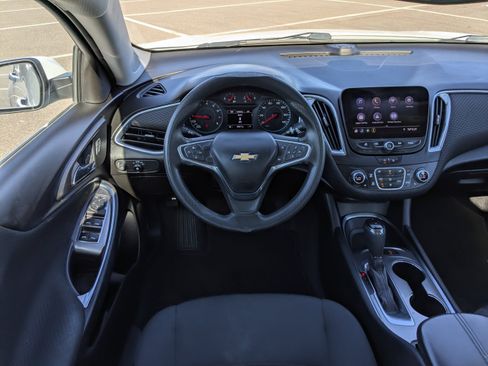 Used 2024 Chevrolet Equinox RS w/ RS Leather Package image 17