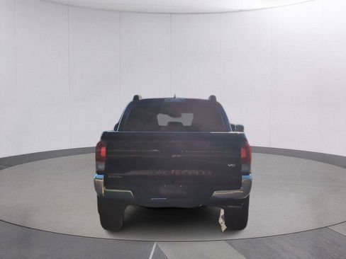 Used 2017 Toyota Tacoma TRD Off-Road w/ Tow Package (A/T) AWD/4WD image 4