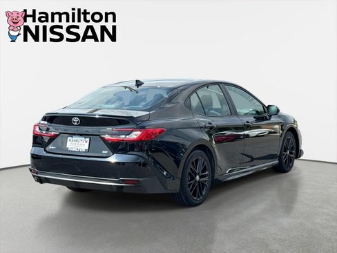 Used 2025 Toyota Camry SE FWD image 2