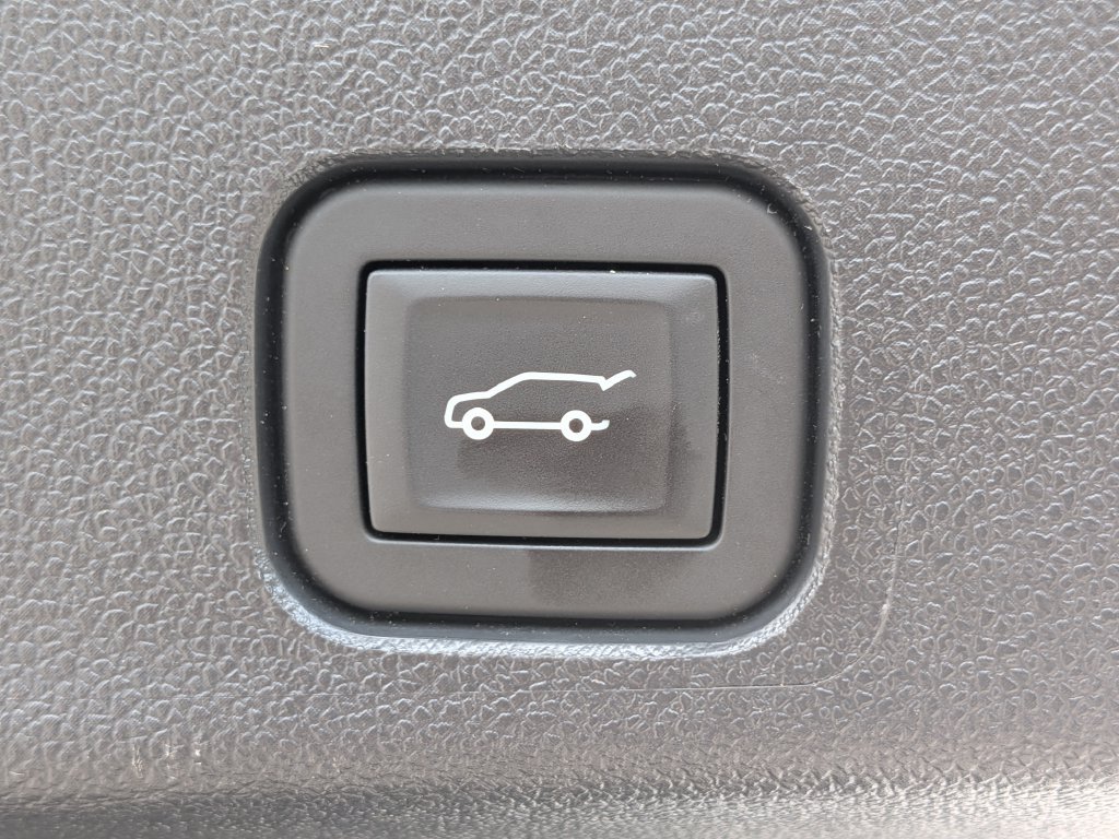Used 2025 Chevrolet Traverse LT FWD image 14