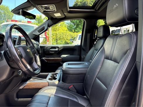 Certified 2021 Chevrolet Silverado 1500 High Country w/ Technology Package image 17