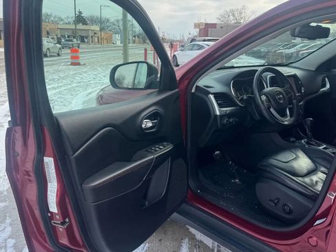 Used 2014 Jeep Cherokee Trailhawk w/ Comfort/Convenience Group image 12