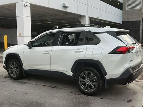 Used 2022 Toyota RAV4 XLE Premium AWD/4WD image 4