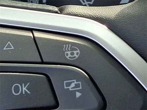 New 2025 Volkswagen Taos SE image 22