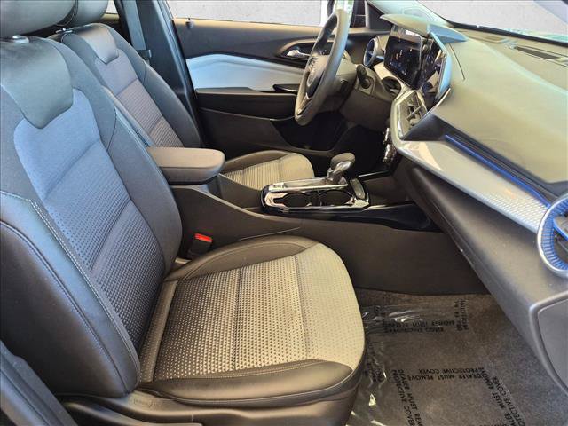 Used 2025 Chevrolet Trax LT FWD image 26