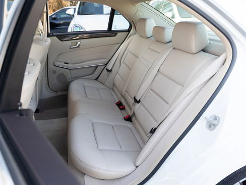Used 2014 Mercedes-Benz E 350 4MATIC Sedan image 26