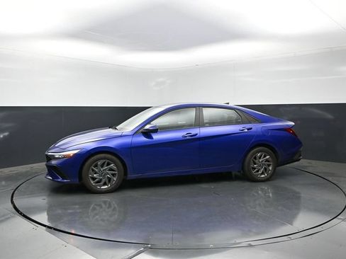 Used 2024 Hyundai Elantra SEL FWD image 3