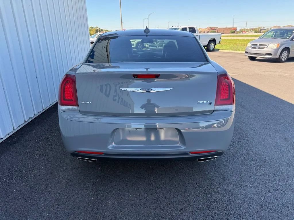 Used 2017 Chrysler 300 S AWD/4WD image 7