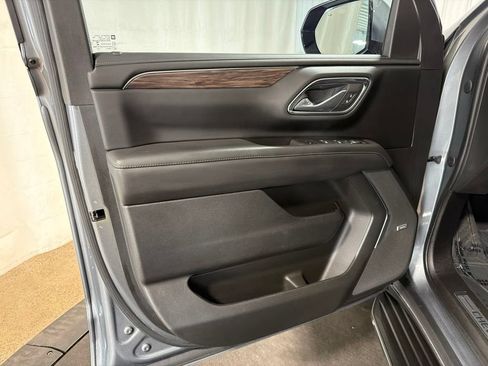 Certified 2022 Chevrolet Tahoe LT w/ Luxury Package AWD/4WD image 4