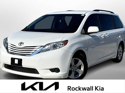 Used 2017 Toyota Sienna LE