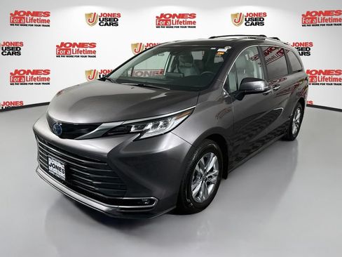 Used 2024 Toyota Sienna Limited AWD/4WD image 14
