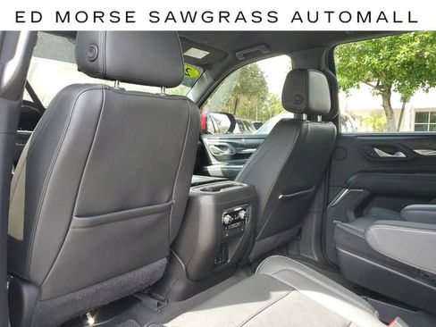 Used 2022 GMC Yukon XL Denali image 12