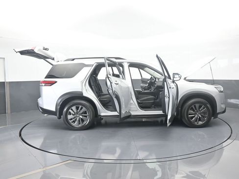 Used 2022 Nissan Pathfinder SV w/ SV Premium Package image 78
