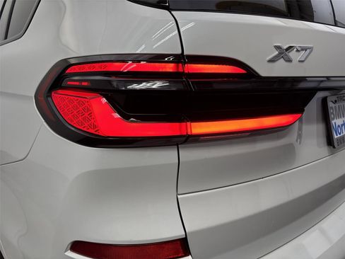 Used 2025 BMW X7 xDrive40i AWD/4WD image 19