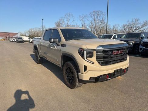 Used 2022 GMC Sierra 1500 AT4 w/ Sierra Safety Plus Package AWD/4WD image 4