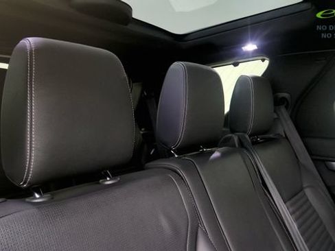 Used 2023 Land Rover Discovery S R-Dynamic AWD/4WD image 42