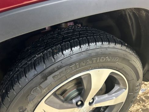 Used 2020 Jeep Cherokee Limited image 12