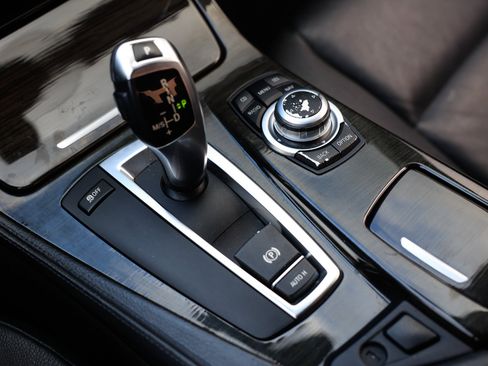 Used 2011 BMW 528i Sedan image 38