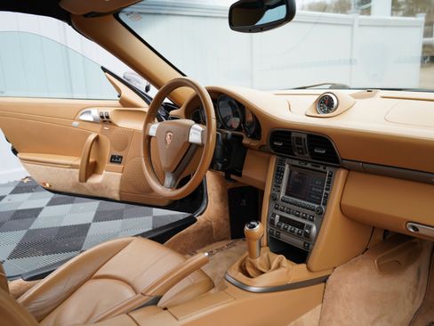 Used 2005 Porsche 911 Carrera image 71