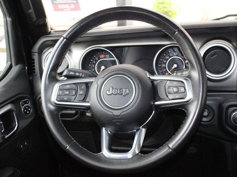 Used 2018 Jeep Wrangler Unlimited Sahara AWD/4WD image 27