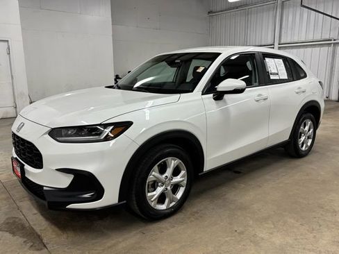 Used 2023 Honda HR-V LX image 3