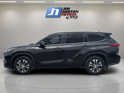 Used 2020 Toyota Highlander XLE AWD/4WD image 8