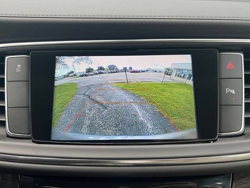 Used 2019 Buick Enclave Essence FWD image 18