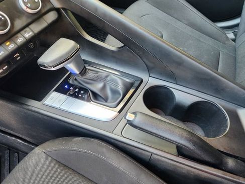 Used 2025 Hyundai Elantra SE image 19