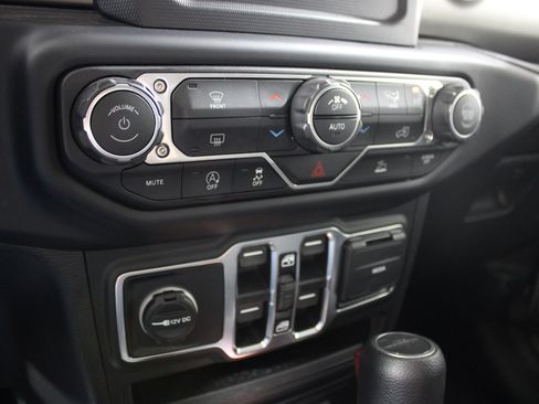 Used 2020 Jeep Gladiator Sport w/ Quick Order Package 24S AWD/4WD image 16