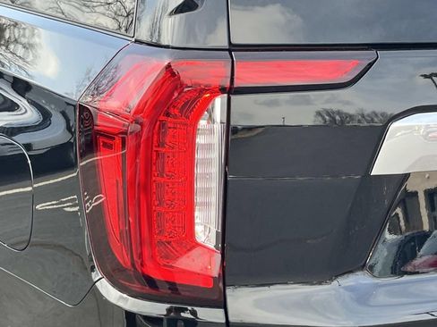 Used 2023 GMC Yukon XL Denali w/ Denali Reserve Package image 10
