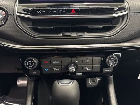 New 2026 Jeep Compass Latitude AWD/4WD image 33