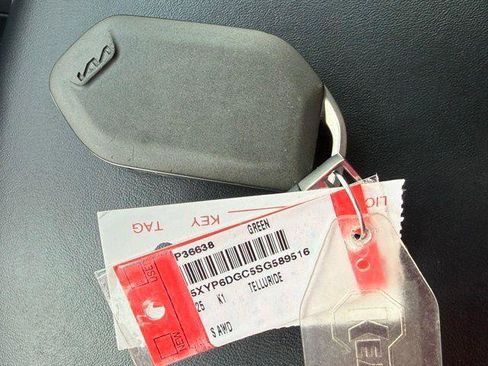 Used 2025 Kia Telluride S AWD/4WD image 18
