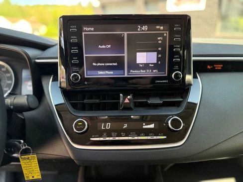 Used 2021 Toyota Corolla LE image 24