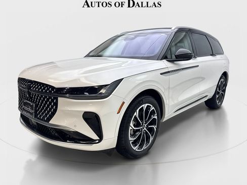 Used 2025 Lincoln Nautilus Reserve AWD/4WD image 2