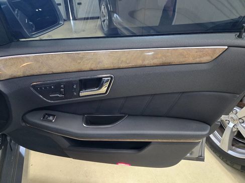 Used 2011 Mercedes-Benz E 550 Sedan image 19