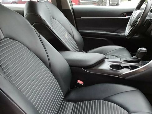Used 2021 Toyota Camry SE FWD image 11